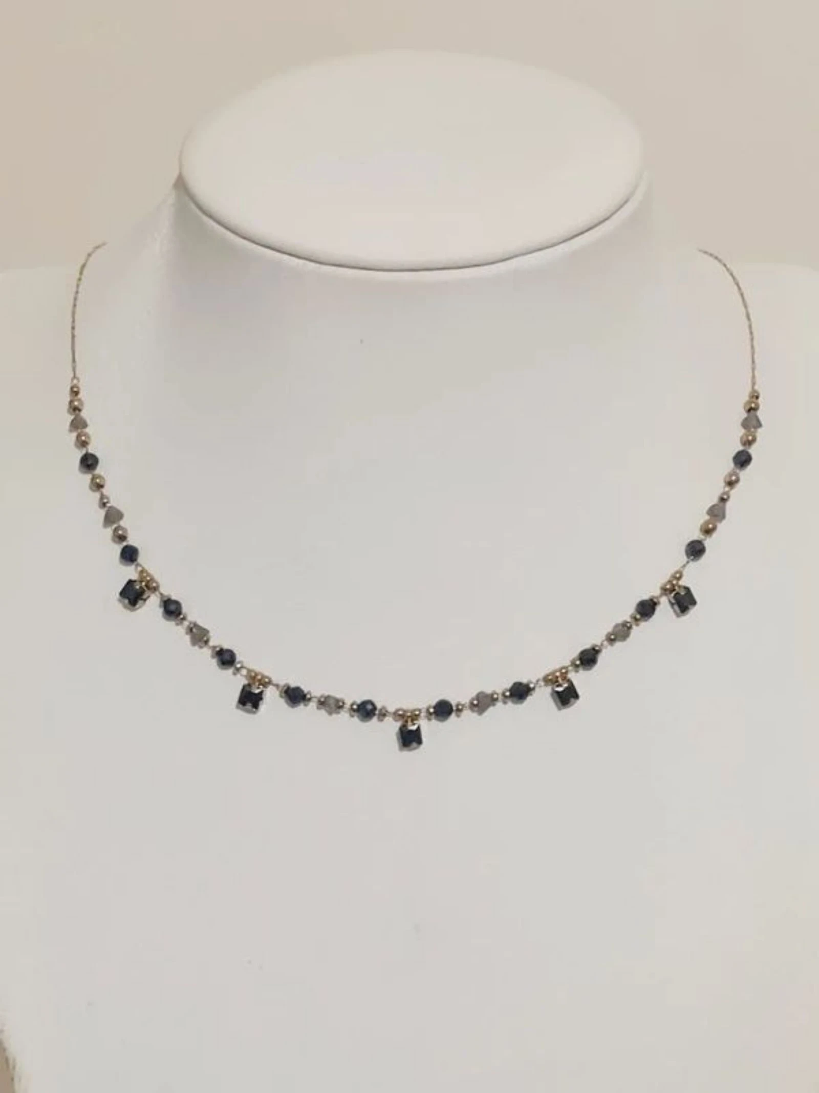Colar dourado Bohm com cristais negros – photo 2